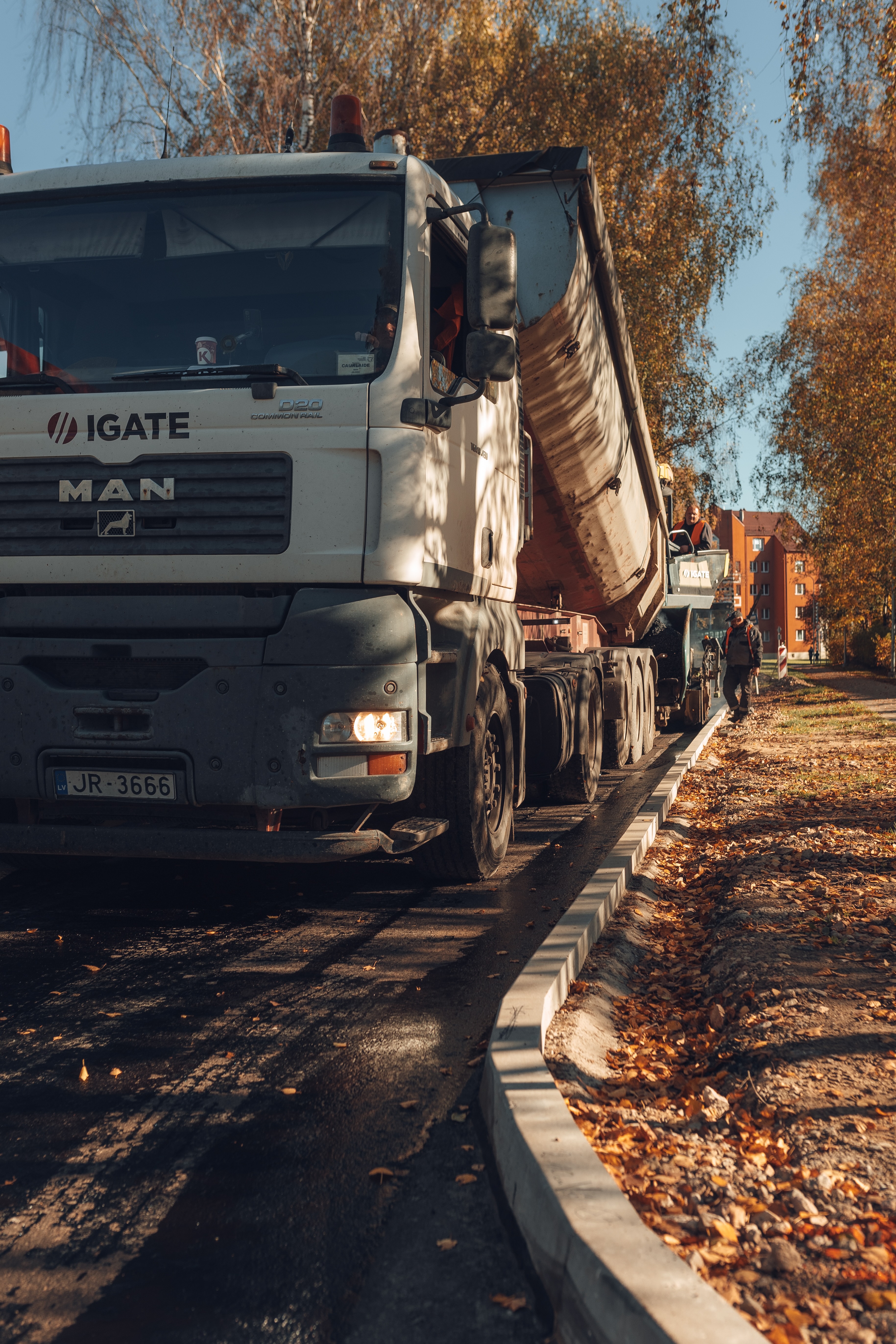 KRAVAS AUTOMOBIĻA (AR PIEKABI, TREILERI) VADĪTĀJS