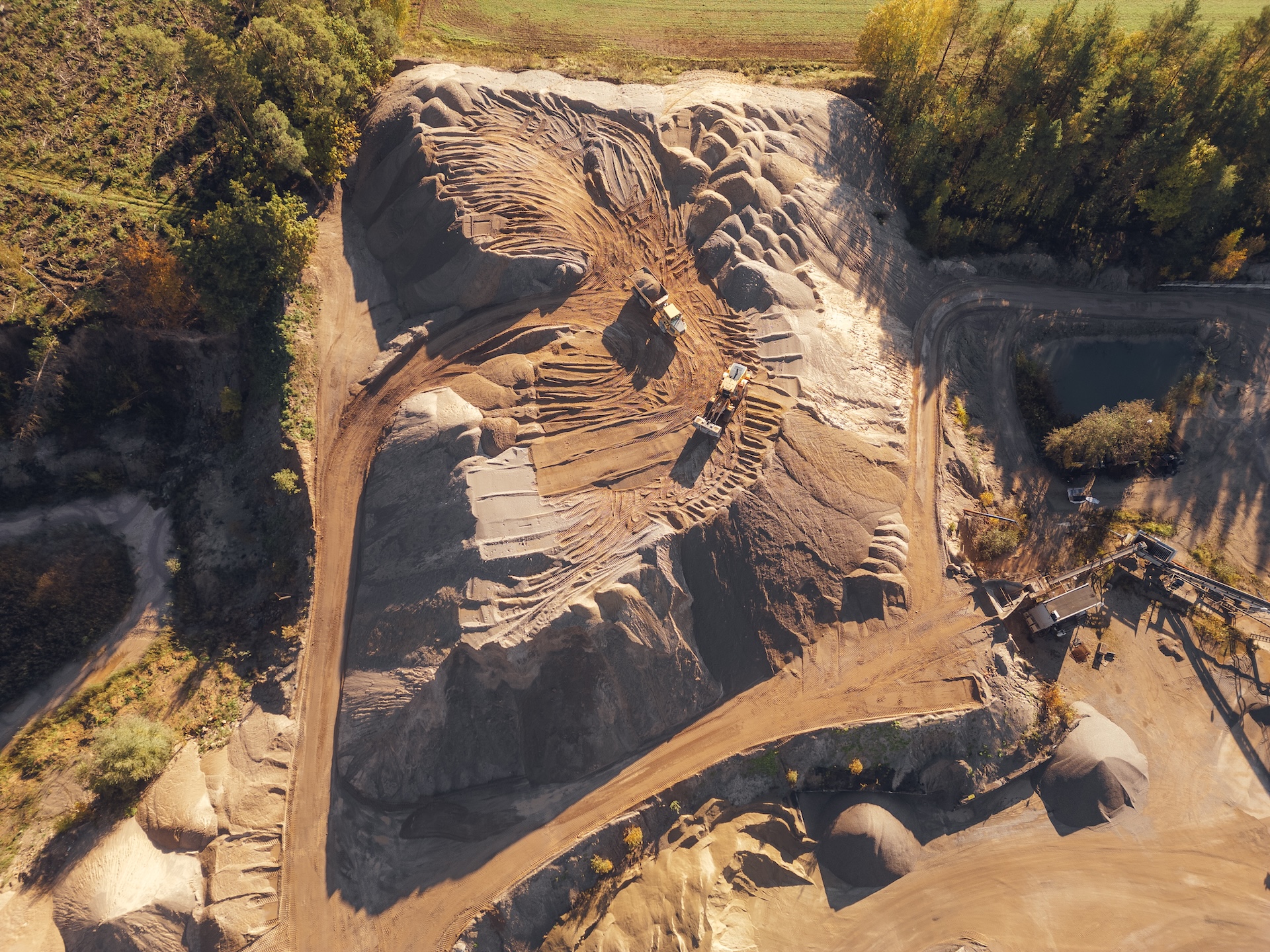 SIA “Ceļu būvniecības sabiedrība “Igate”” piedāvā iegādāties tās iegūtos un ražotos minerālmateriālus: