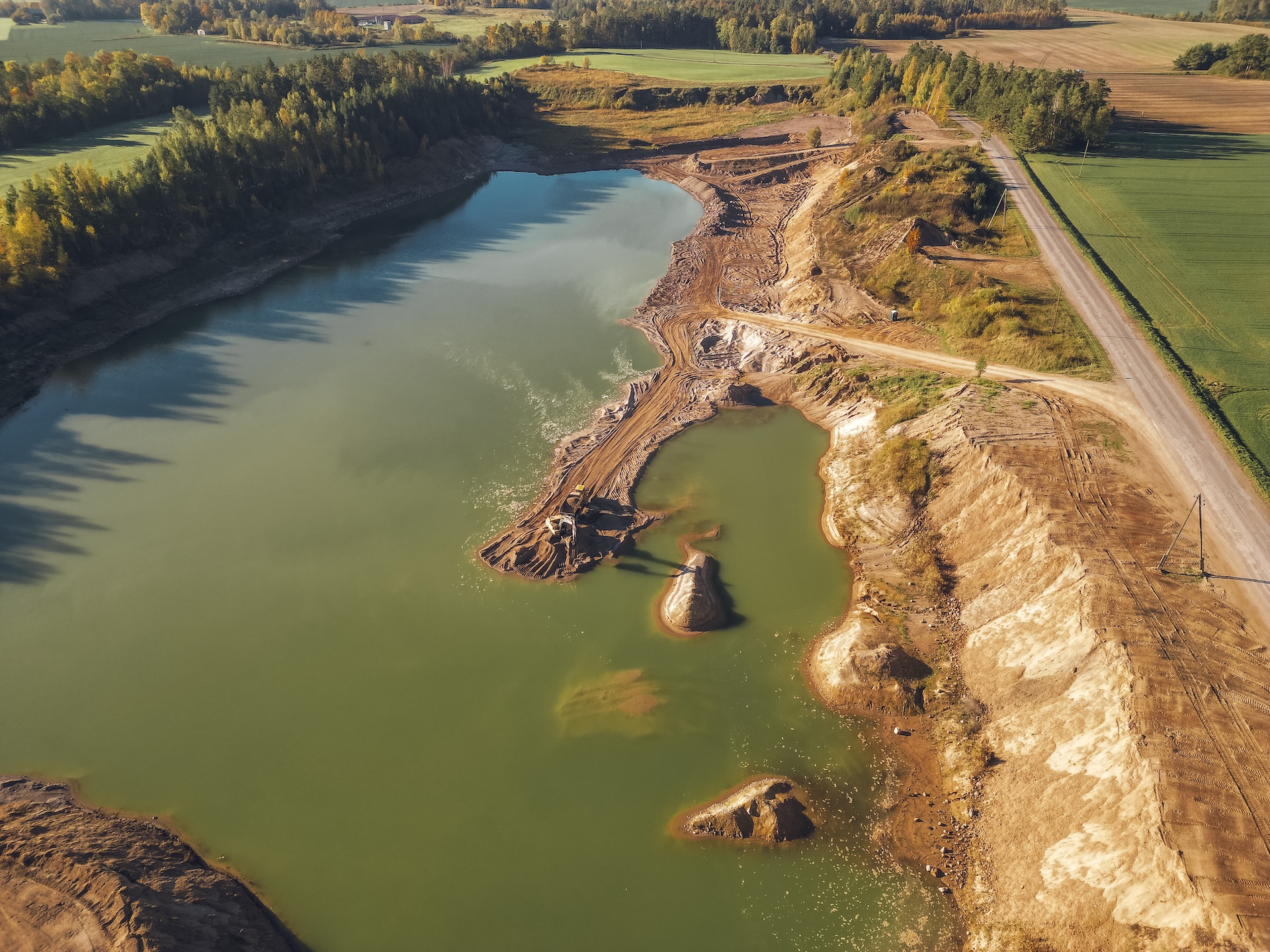 SIA “Ceļu būvniecības sabiedrība “Igate”” piedāvā iegādāties tās iegūtos un ražotos minerālmateriālus: