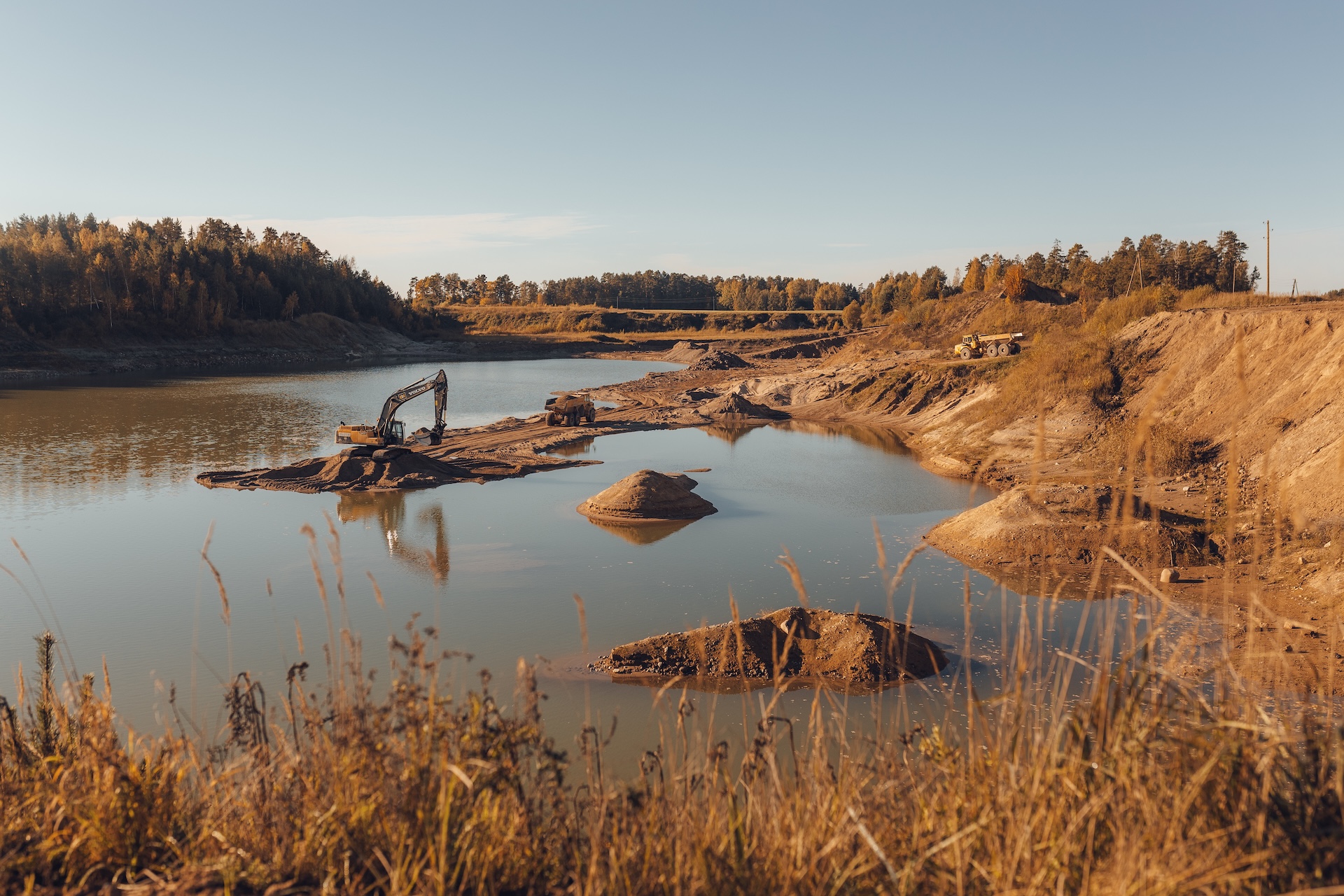 SIA “Ceļu būvniecības sabiedrība “Igate”” piedāvā iegādāties tās iegūtos un ražotos minerālmateriālus: