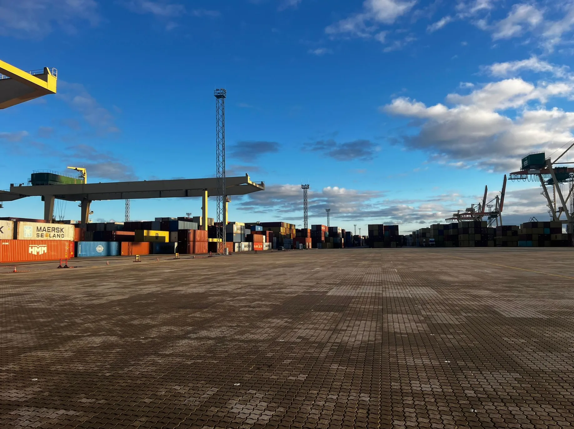 Reconstruction of the existing container storage area New container storage area in Riga, Kundziņsala, within the Riga Freeport territory