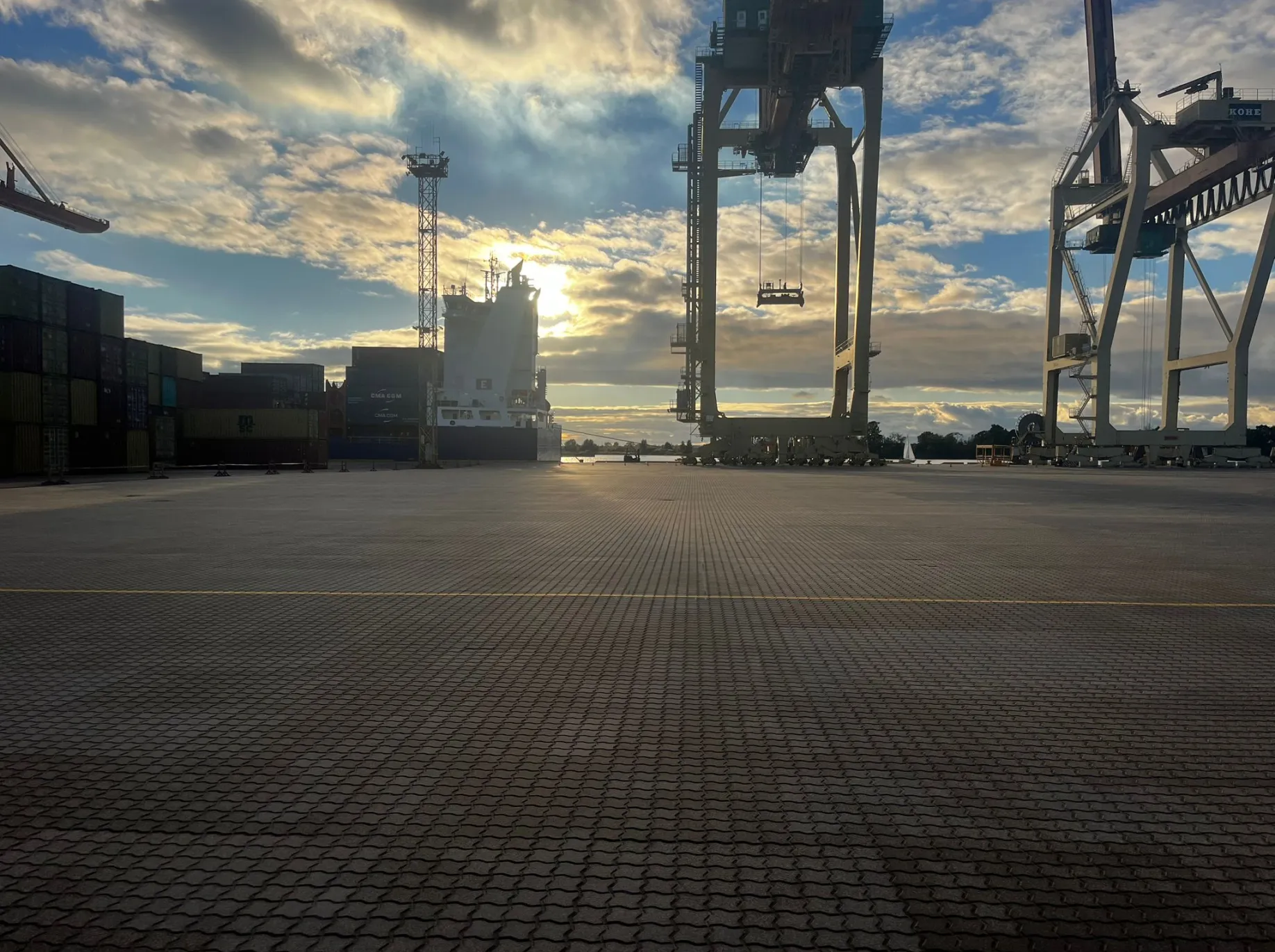 Reconstruction of the existing container storage area New container storage area in Riga, Kundziņsala, within the Riga Freeport territory