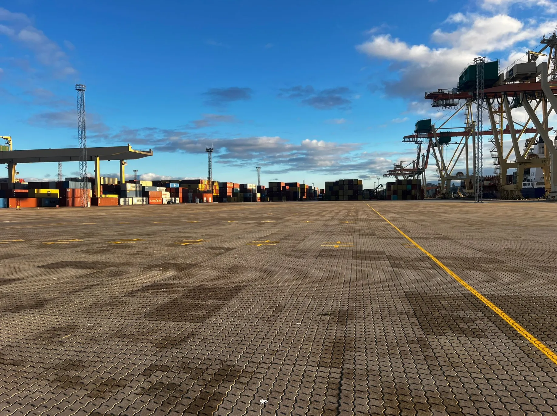 Reconstruction of the existing container storage area New container storage area in Riga, Kundziņsala, within the Riga Freeport territory