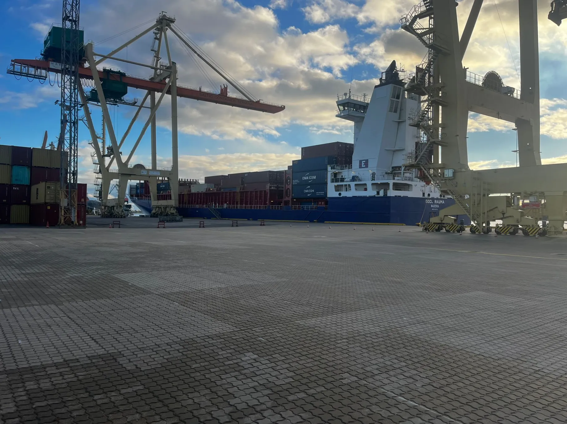 Reconstruction of the existing container storage area New container storage area in Riga, Kundziņsala, within the Riga Freeport territory