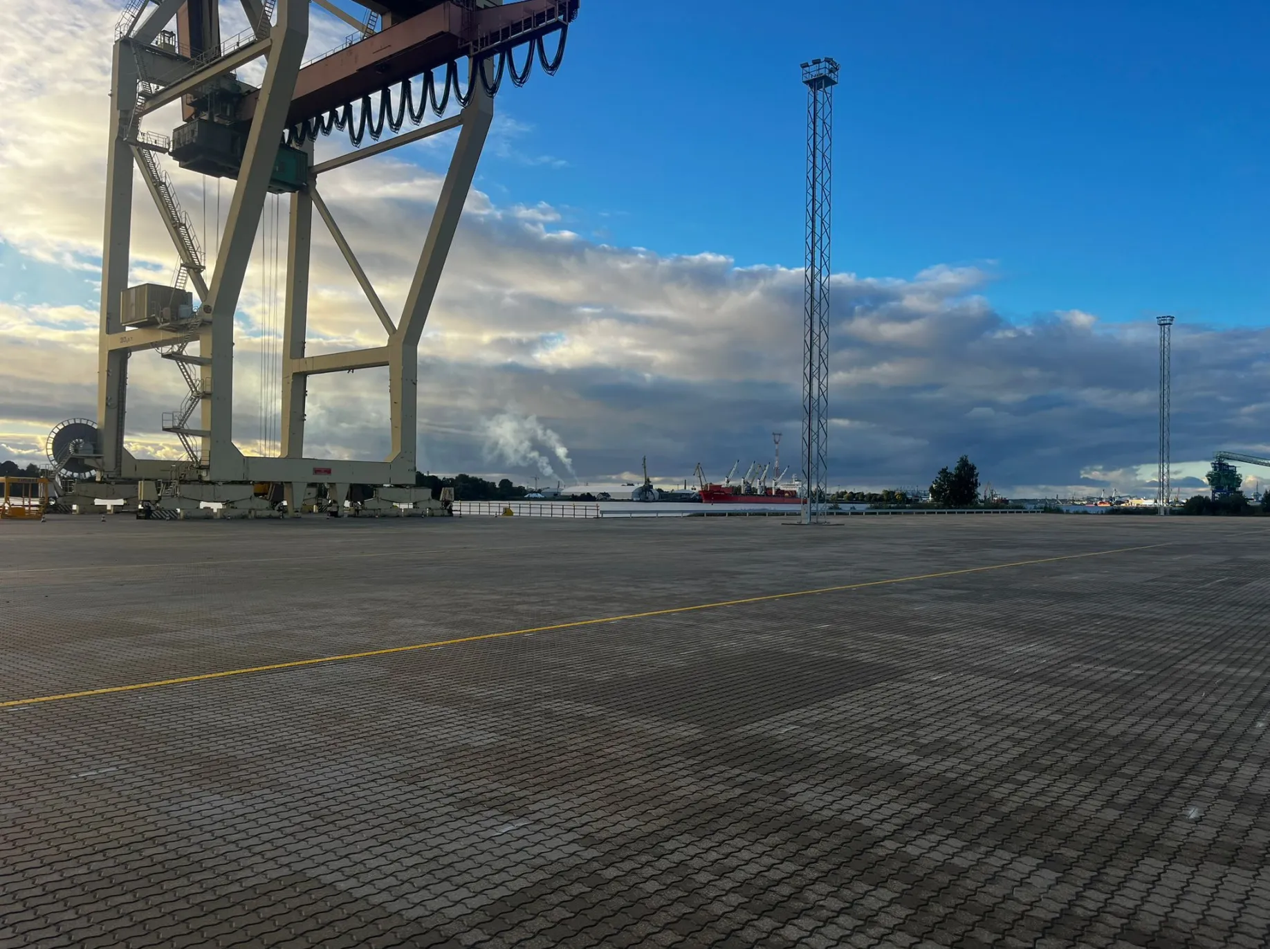 Reconstruction of the existing container storage area New container storage area in Riga, Kundziņsala, within the Riga Freeport territory