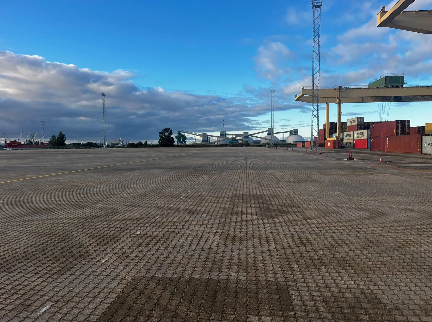 Reconstruction of the existing container storage area New container storage area in Riga, Kundziņsala, within the Riga Freeport territory