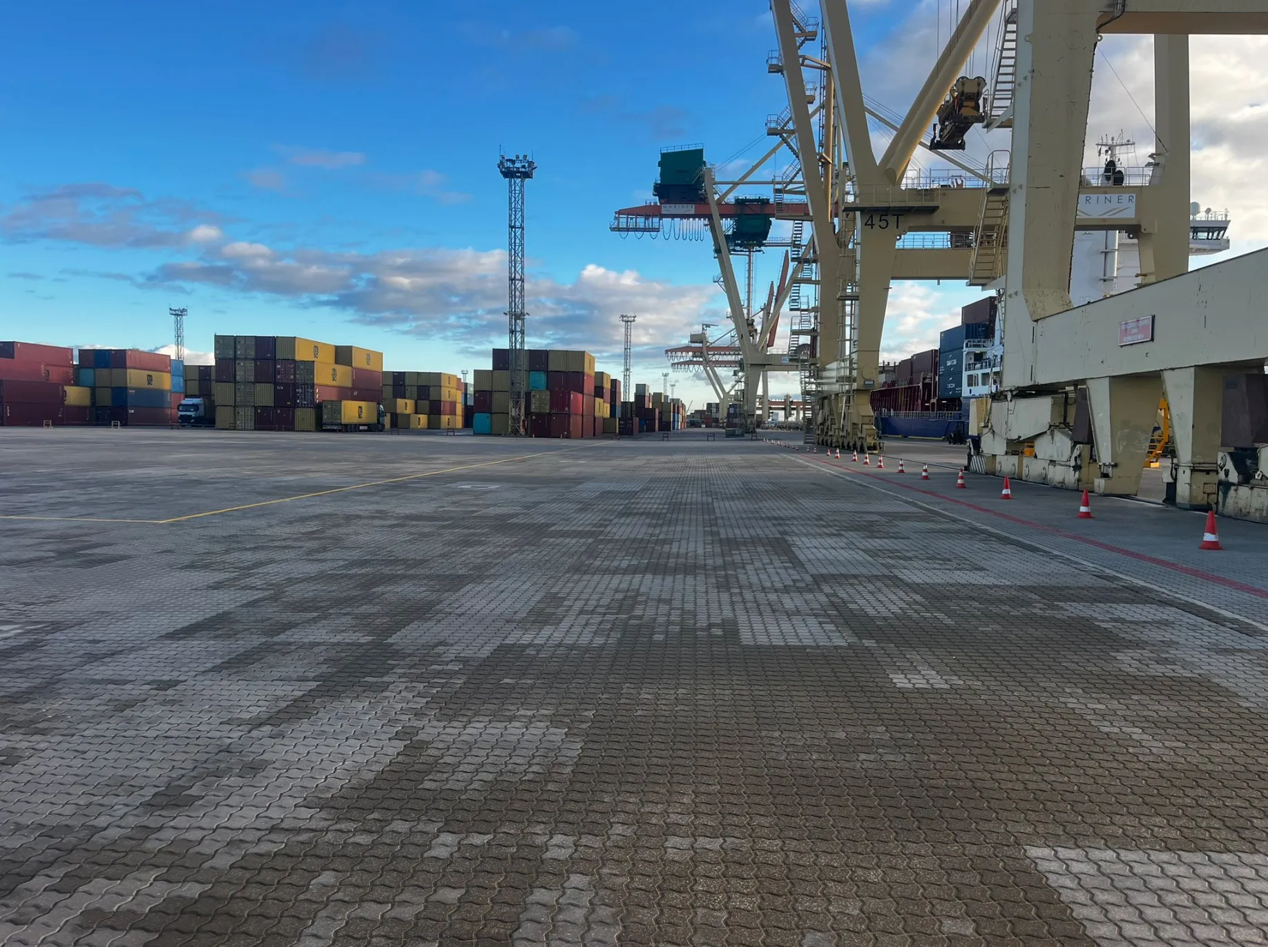 Reconstruction of the existing container storage area New container storage area in Riga, Kundziņsala, within the Riga Freeport territory